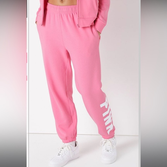 πNWT VS PINK WHITE CAMPUS BLING TEE AND FLEECE BAGGY JOGGERS / 2 PIECE SET PINK - Picture 11 of 15